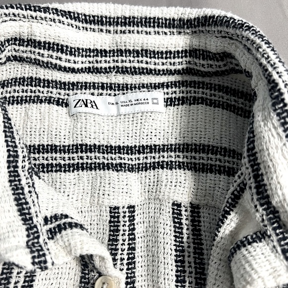 Zara Casual Button Down Shirt. Black and white strip pattern - Picture 2 of 3